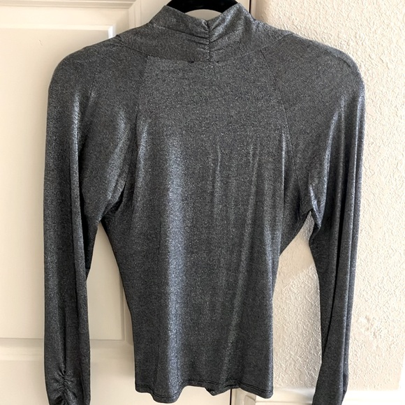 🩶Cache Metallic Top🩶 - Picture 2 of 5